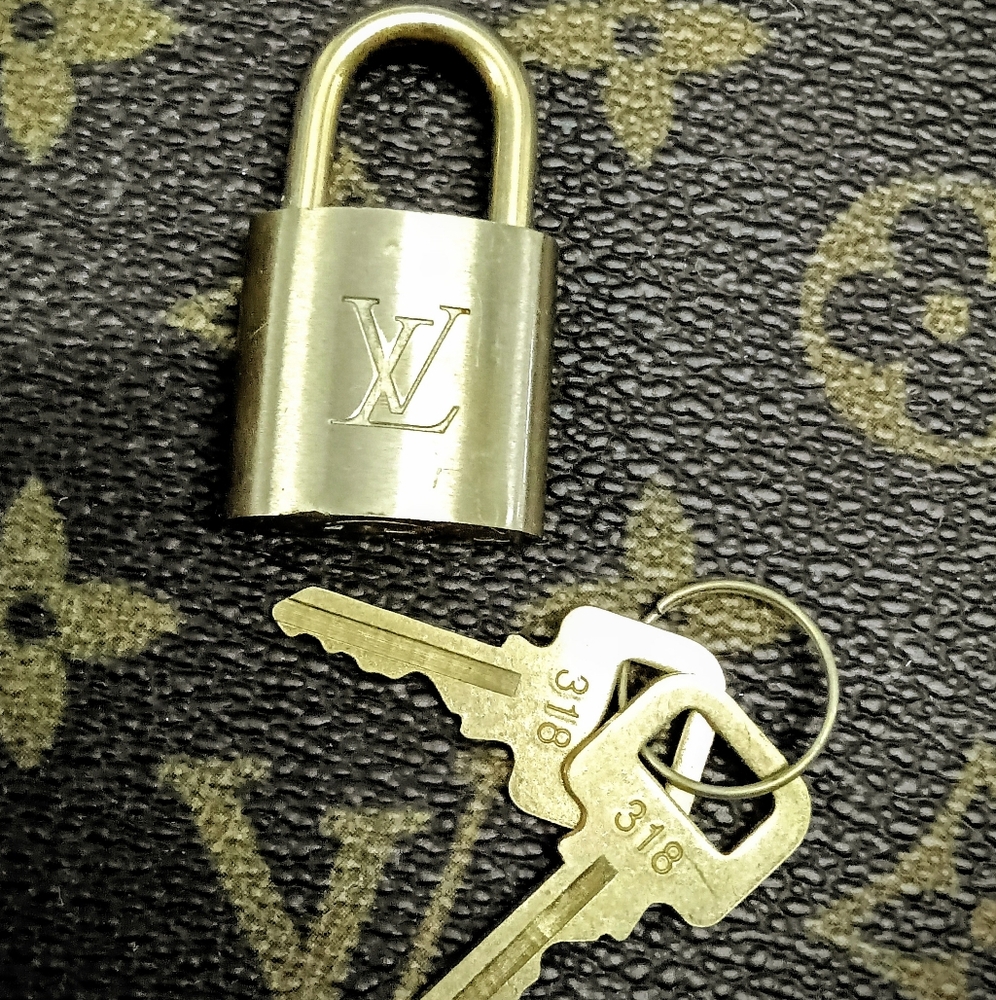 Louis Vuitton Lock and 2 Keys #318 Authentic